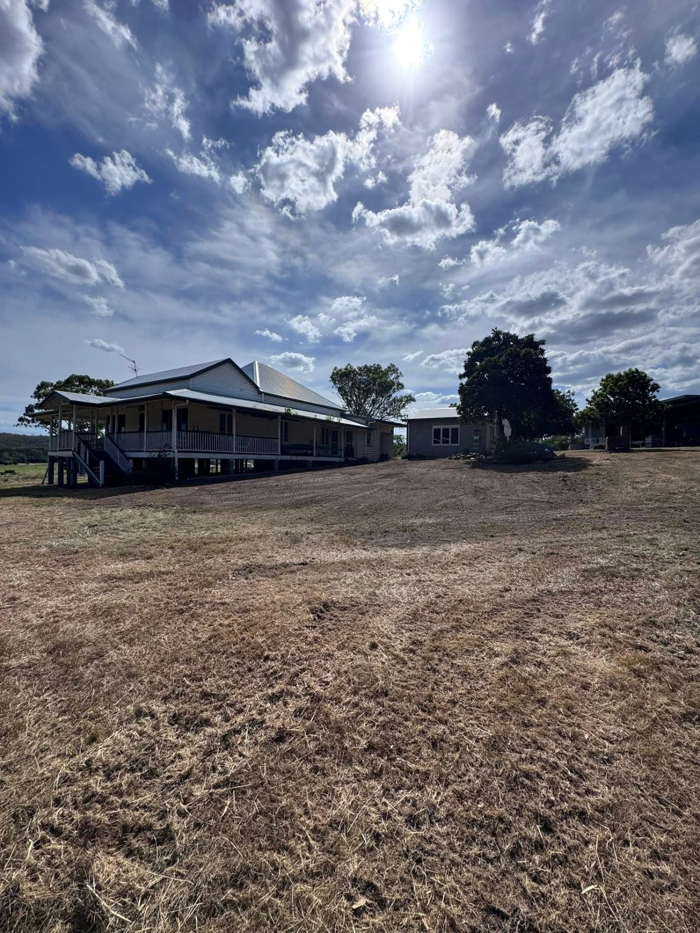 Queenslander farmhouse with cleared grounds