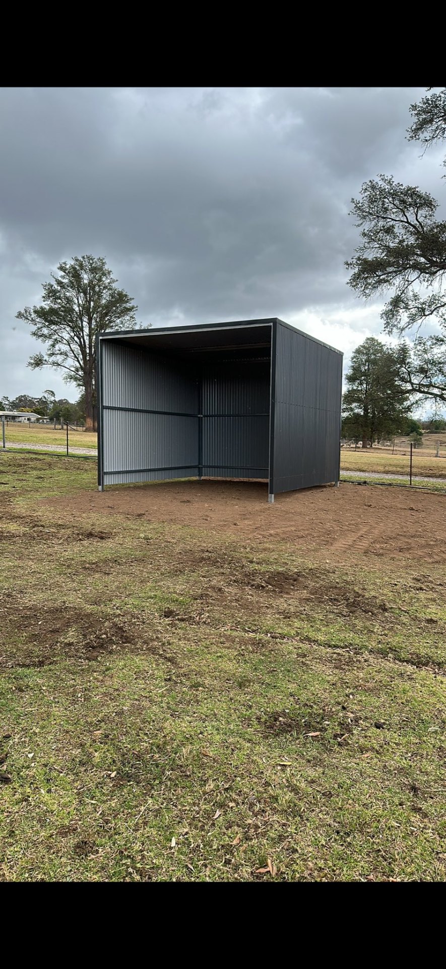 New steel paddock shelter installed in field